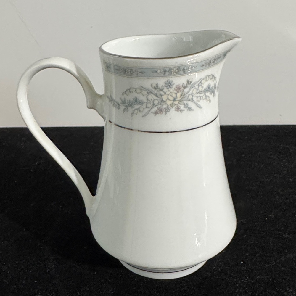 Crown Ming Fine China DIANA Jian Shiang Flowers Silver Trim Creamer